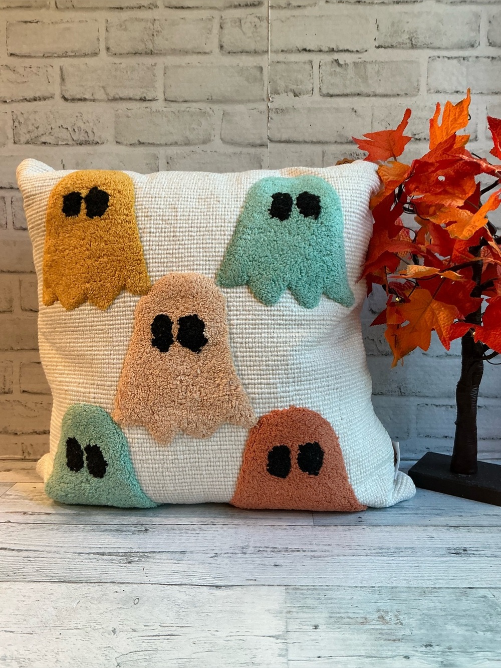 Sweet Street 20x20 Ribbed Texture Tufted Boos Halloween Pillow